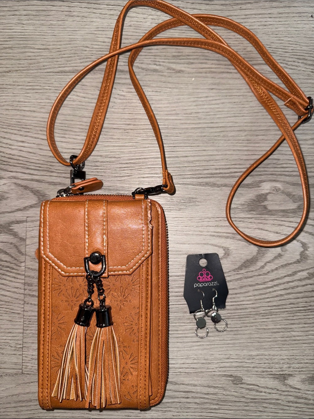 paparazzi Orange Card Wallet with Silver Dangle Earrings